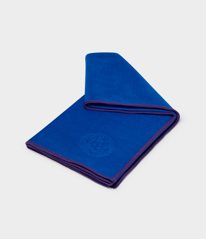 Manduka eQua Yoga Hand Towel - Quick Drying Microfiber, Lightweight, Yoga  Accessories Easy for Travel