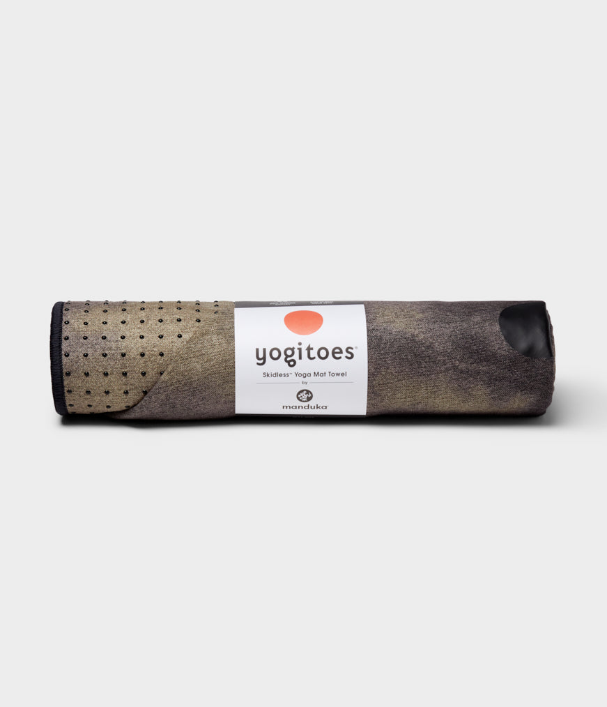 Manduka Yogitoes Yoga Towel for Mat, Non-Slip and Quick Dry for Hot Yoga  with Rubber Bottom Grip Dots,Thin and Lightweight, 71 Inches, Midnight