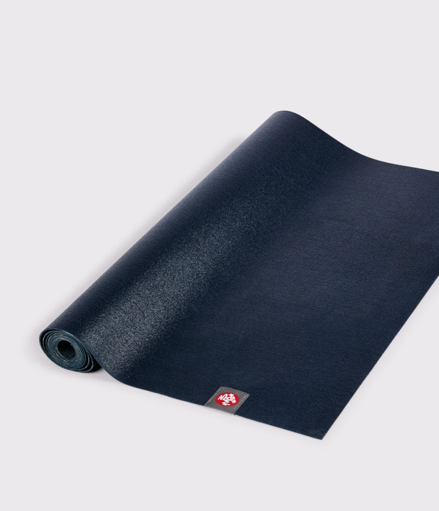 Key Power Movement - The Manduka eKO SuperLite yoga mat is a rubber travel  yoga mat with superior grip, it weighs less than a kilo and can be folded!  This yoga travel